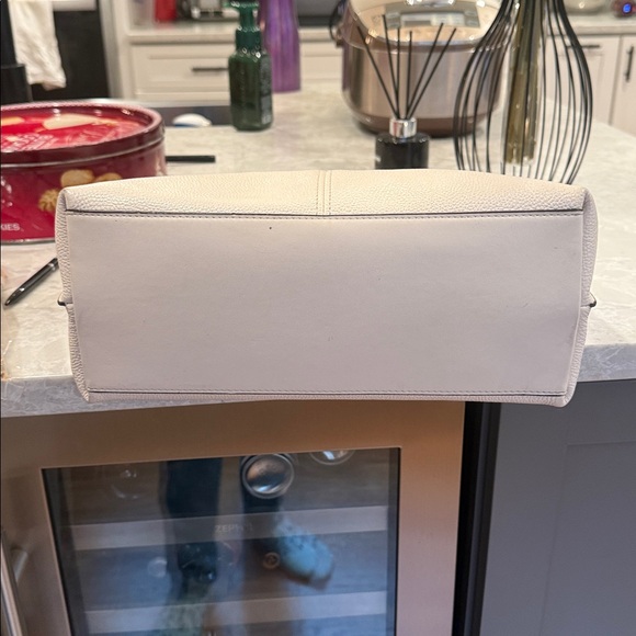 Michael Kors Joan Large Slouchy Leather Shoulder Bag in light cream - Picture 6 of 12